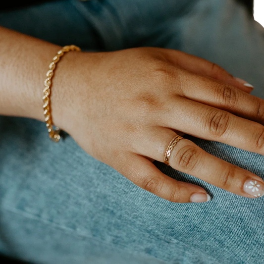 Twist Ring